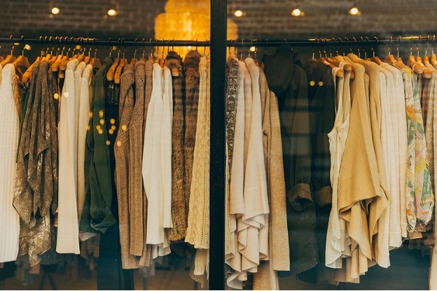 وجود لباس‌های ترک در مغازه‌های ایرانی